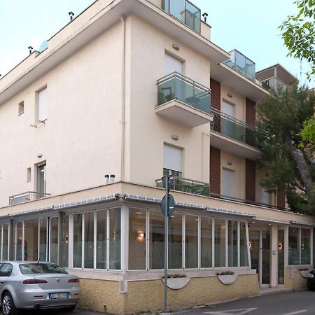Hotel Ave Rimini Exterior foto
