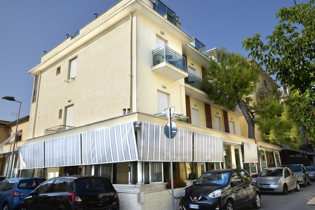 Hotel Ave Rimini Exterior foto
