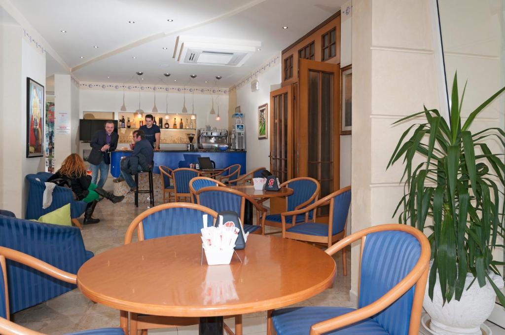 Hotel Ave Rimini Exterior foto